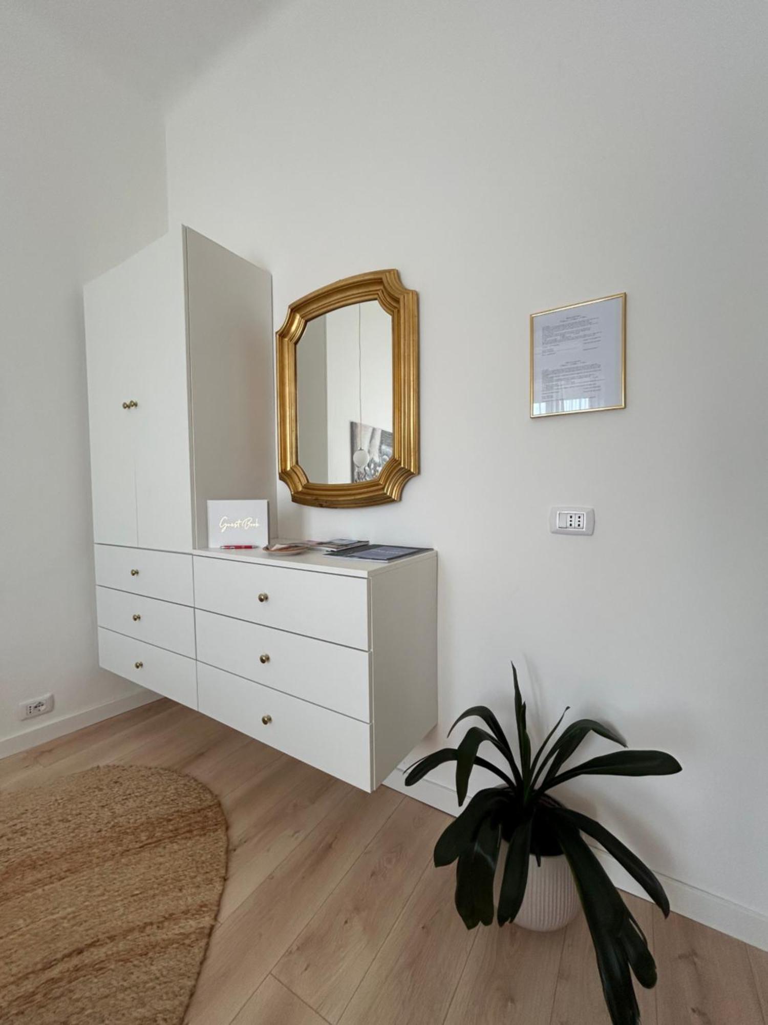 V&C Home Rental Specialist Appartamenti Fronte Lago Maggiore Germignaga Extérieur photo