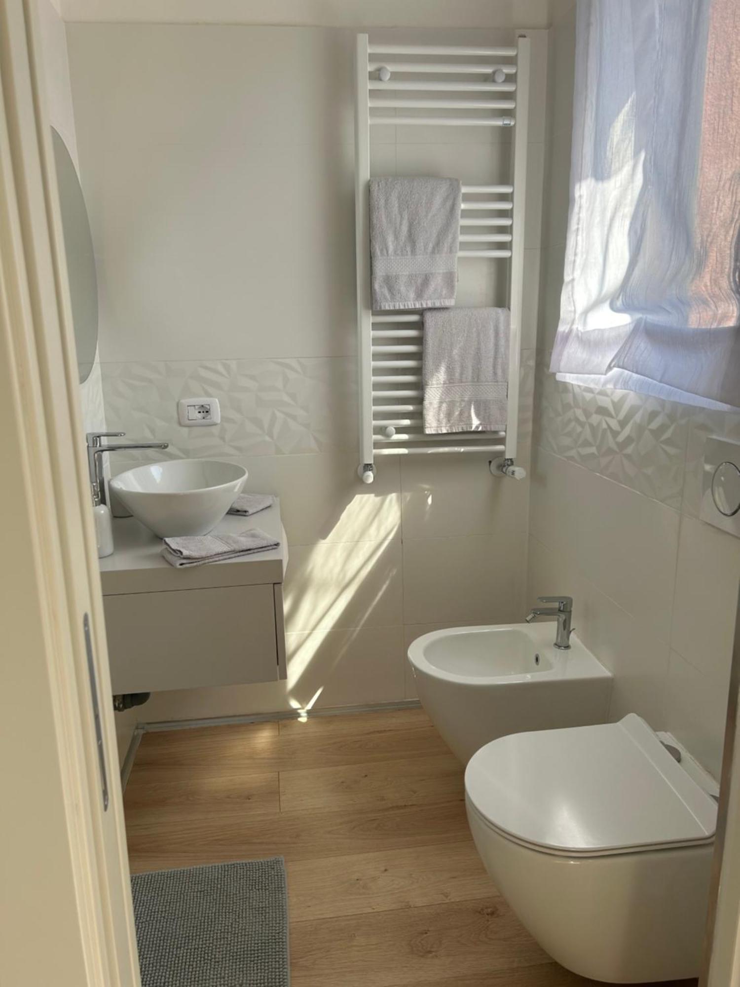 V&C Home Rental Specialist Appartamenti Fronte Lago Maggiore Germignaga Extérieur photo